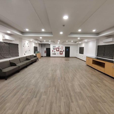 Super Townhouse Habitat New Town Rooms & Party Spaces Calcutta Extérieur photo