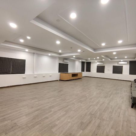 Super Townhouse Habitat New Town Rooms & Party Spaces Calcutta Extérieur photo